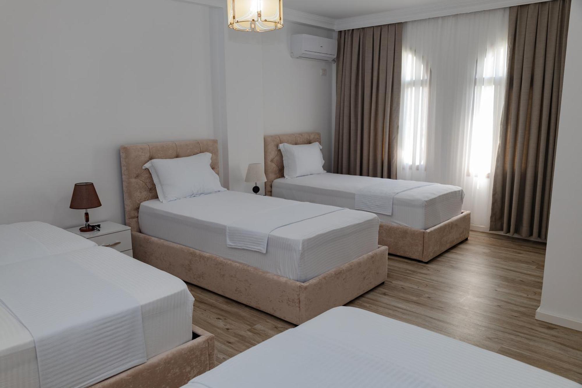Riviera Hotel-City Center Влёра Экстерьер фото